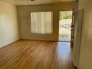 1037 E Spazier Ave in Burbank, CA - Foto de edificio - Building Photo