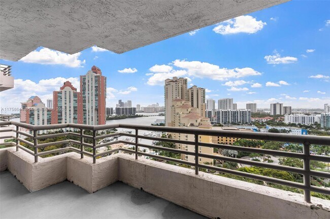 3300 NE 191st St, Unit # LP15 in Aventura, FL - Foto de edificio - Building Photo