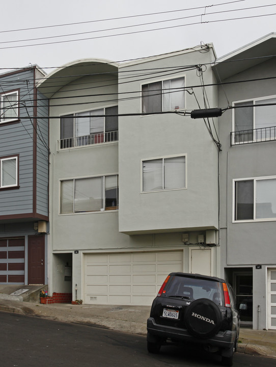 85 Lausanne Ave in Daly City, CA - Building Photo