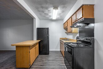 Southwest Apartments in Euless, TX - Building Photo - Building Photo