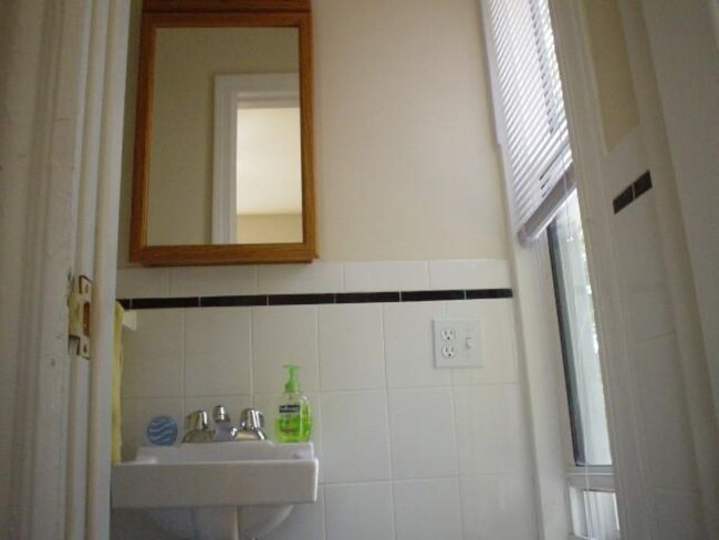 25 Everett St, Unit 4 in Boston, MA - Foto de edificio - Building Photo