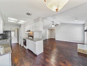 4139 Scone St in Houston, TX - Foto de edificio - Building Photo