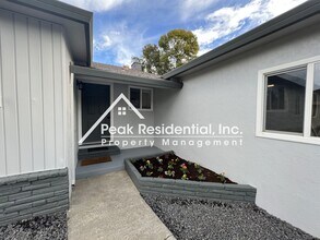 1725 Wakefield Way in Sacramento, CA - Building Photo - Building Photo