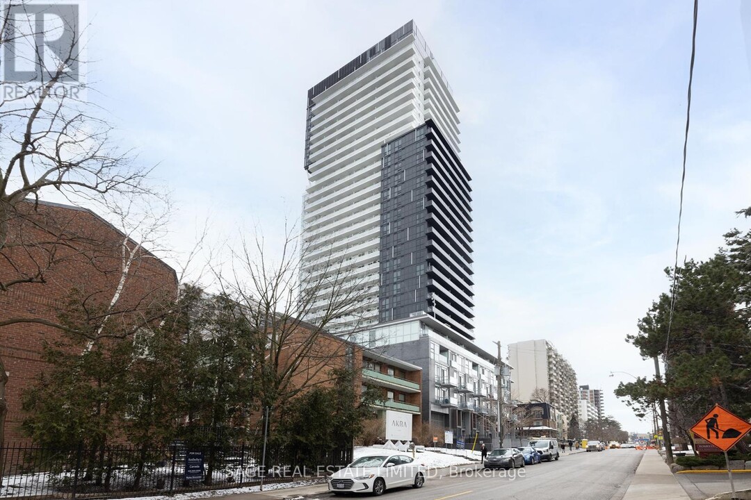 101-2101 Erskine Ave in Toronto, ON - Building Photo
