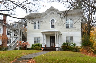 94 N Prospect St in Amherst, MA - Building Photo