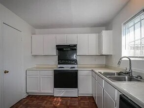 3444 Pinebrook Dr in Dallas, TX - Building Photo - Building Photo