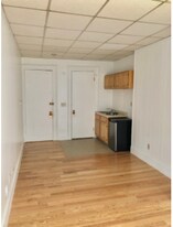 272 Newbury St, Unit 5