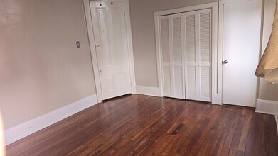 8133 Hickory St, Unit Apartment 4 in New Orleans, LA - Foto de edificio - Building Photo