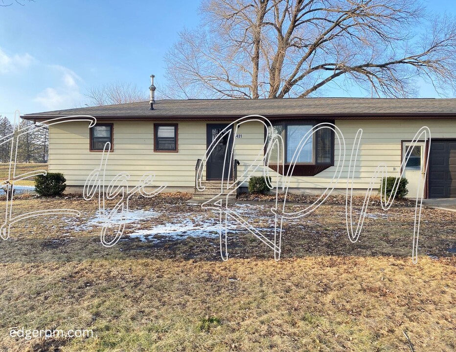 1431 Starbeck Cir in Cedar Falls, IA - Building Photo