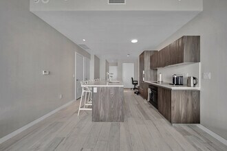 488 NE 18th St, Unit 309 in Miami, FL - Building Photo - Building Photo