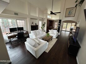 655 E Riverview Cir in Reno, NV - Building Photo