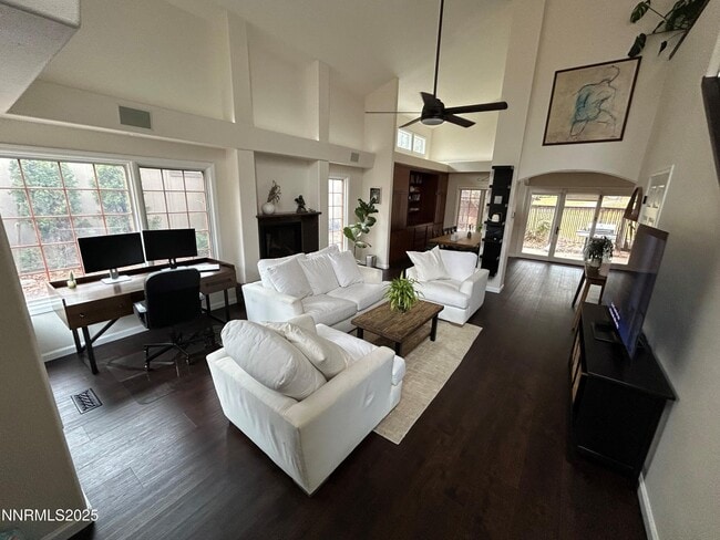 property at 655 E Riverview Cir