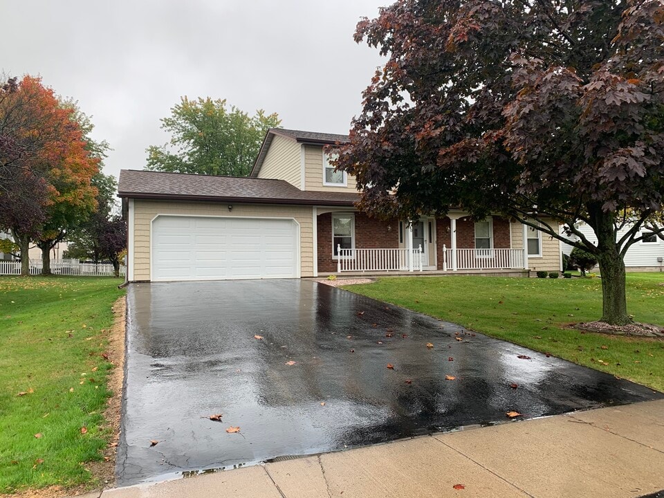 160 Brandy Brook Ln in Rochester, NY - Foto de edificio
