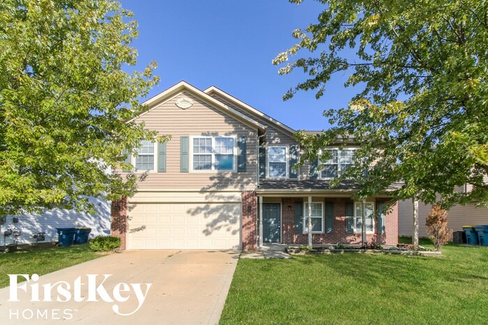 911 Nicole Way in New Whiteland, IN - Building Photo