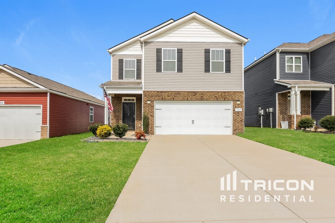 353 Victory Cir in Ashland City, TN - Building Photo