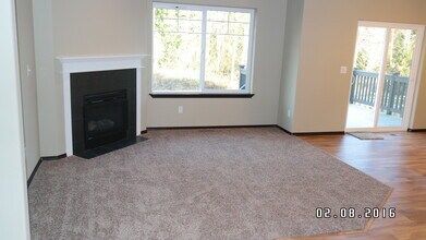 1529 E Gateway Heights Loop in Sedro Woolley, WA - Building Photo - Building Photo