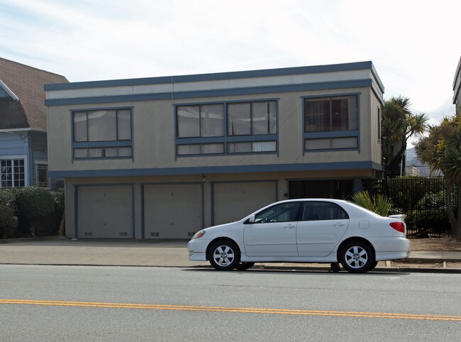 647 Grand Ave in South San Francisco, CA - Foto de edificio - Building Photo