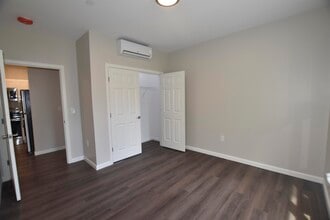 217 Rockingham Rd in Londonderry, NH - Building Photo - Building Photo