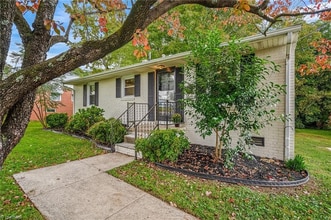 2702 Summit Ave in Greensboro, NC - Building Photo - Building Photo