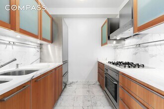 25 Columbus Cir in New York, NY - Building Photo - Building Photo