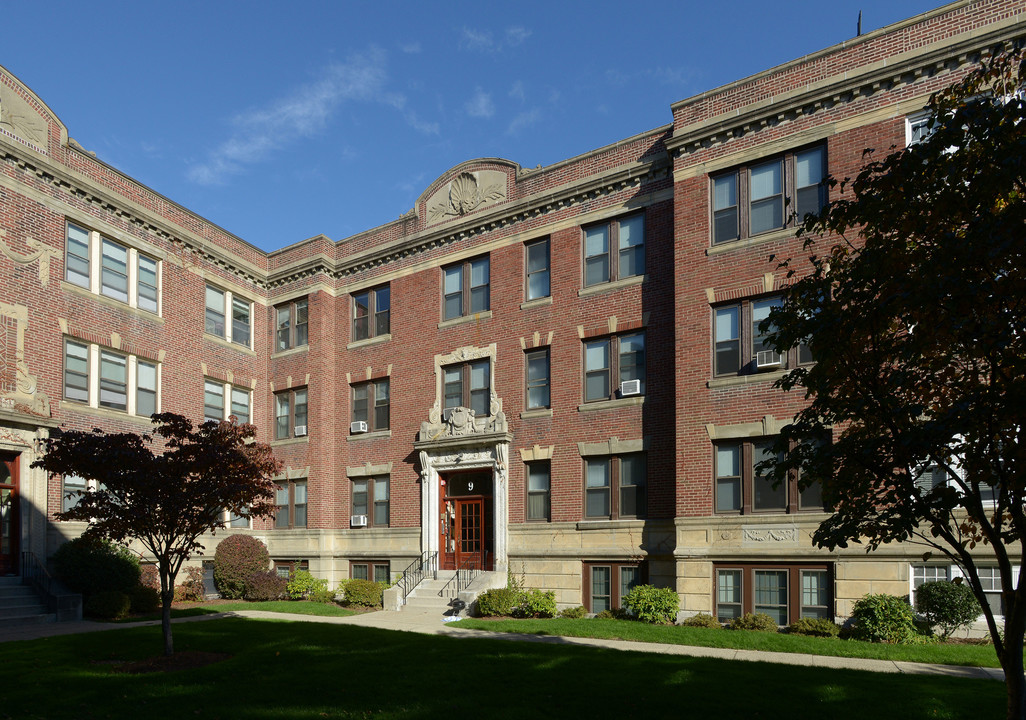 9 Greenway Ct in Brookline, MA - Foto de edificio