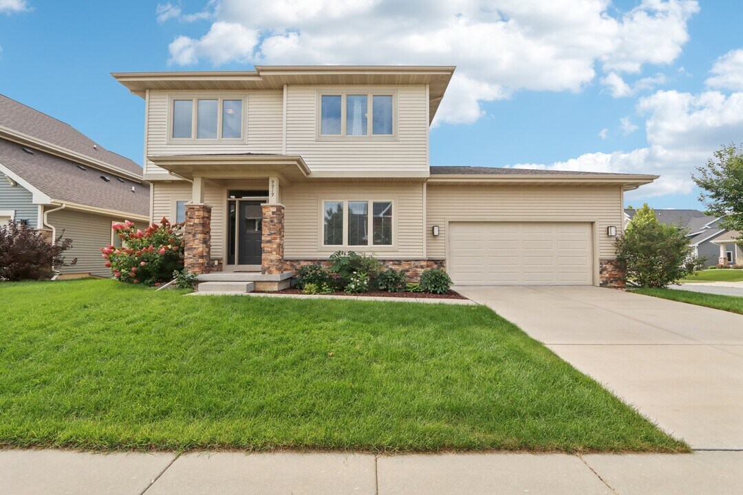 9919 Bronze Leaf Ln in Middleton, WI - Building Photo