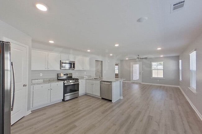 132 Denise Dr in Prattville, AL - Foto de edificio - Building Photo