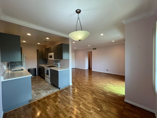 5400 Newcastle Ave in Los Angeles, CA - Building Photo - Building Photo