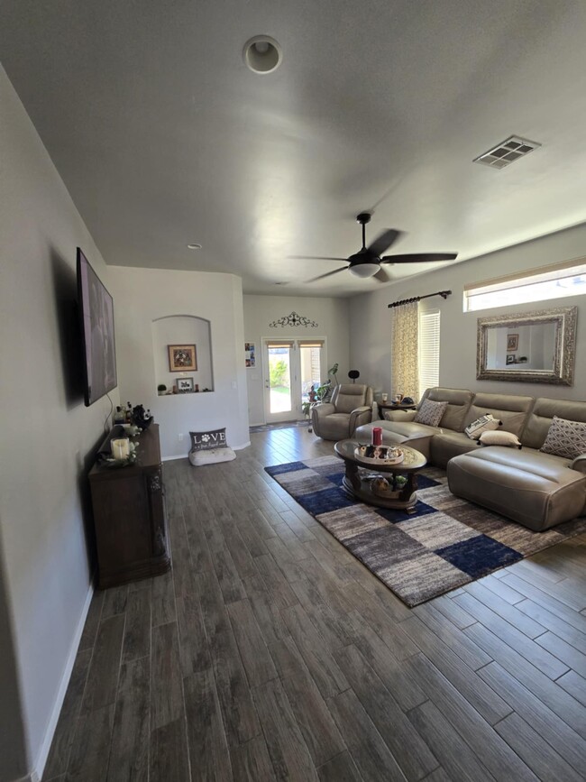 4592 Latigo Dr in Las Cruces, NM - Building Photo - Building Photo