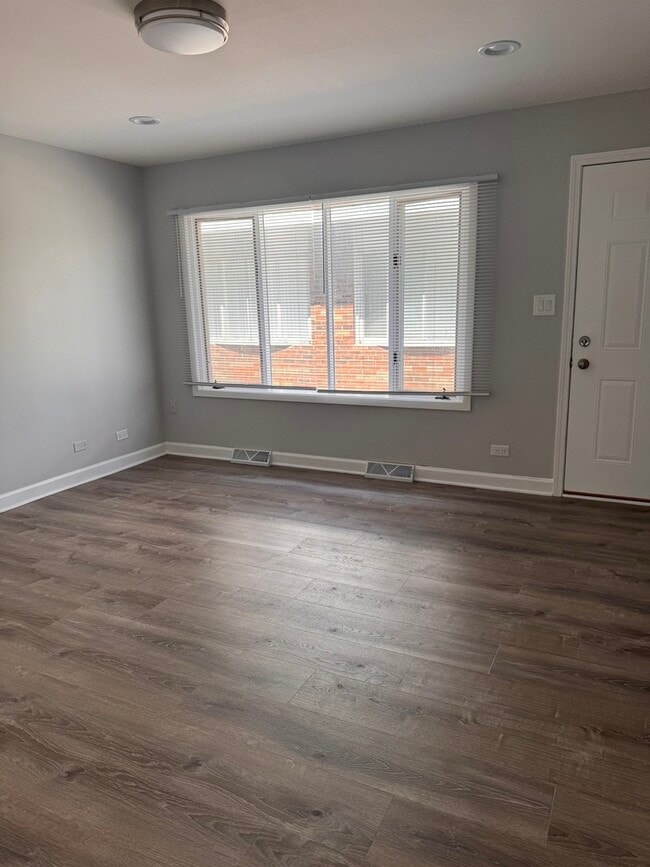 336 Lilac Ln in Elgin, IL - Building Photo - Building Photo