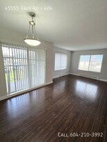 45555 Yale Rd in Chilliwack, BC - Building Photo