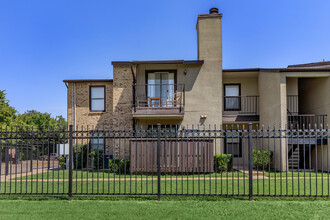 Wooded Creek in Desoto, TX - Foto de edificio - Building Photo