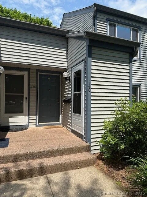 140 Candlewood Dr in South Windsor, CT - Building Photo