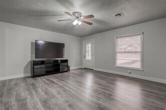 2412 Cravens Rd in Fort Worth, TX - Building Photo - Building Photo