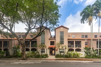 Fountain House Apartments in Miami Lakes, FL - Building Photo - Building Photo
