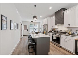 2320 Priscilla St in St. Paul, MN - Building Photo