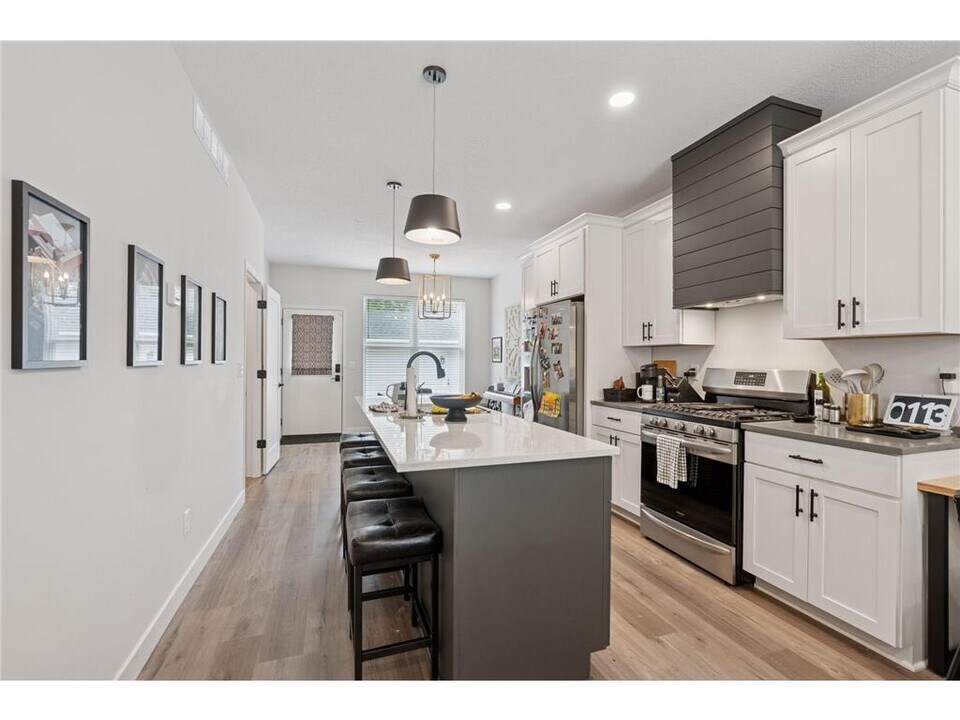 2320 Priscilla St in St. Paul, MN - Building Photo