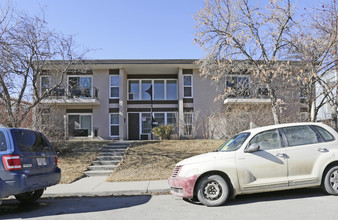 2029 Ulster Rd NW in Calgary, AB - Building Photo - Building Photo