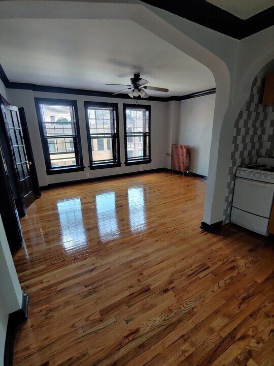 846 W Montrose Ave in Chicago, IL - Building Photo