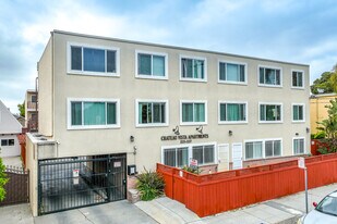 Chateau Vista Apartments in Oakland, CA - Building Photo