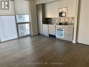 17 Dundonald St in Toronto, ON - Building Photo - Building Photo