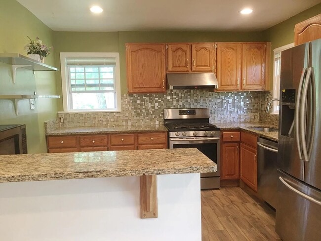 9132 Braeburn Dr in Annandale, VA - Foto de edificio - Building Photo