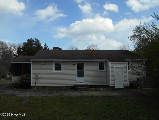 1007 River St