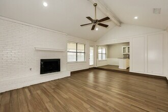 2016 Chantilly Ct in Arlington, TX - Foto de edificio - Building Photo