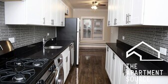 726 W Roscoe St, Unit 1S in Chicago, IL - Building Photo