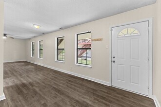 483 W Ocean View Ave, Unit A in Norfolk, VA - Building Photo - Building Photo