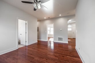 1159 W Lunt Ave, Unit 3 in Chicago, IL - Building Photo - Building Photo