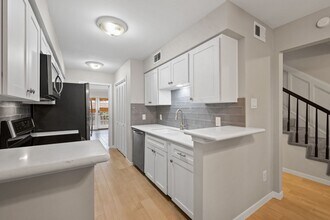 10180 Longmont Dr in Houston, TX - Building Photo - Building Photo