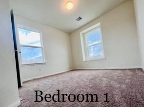 7218 Bakersfield Ct in Arcola, TX - Foto de edificio - Building Photo