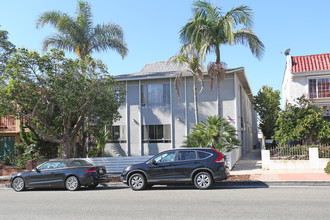 16TH910 in Santa Monica, CA - Building Photo - Primary Photo